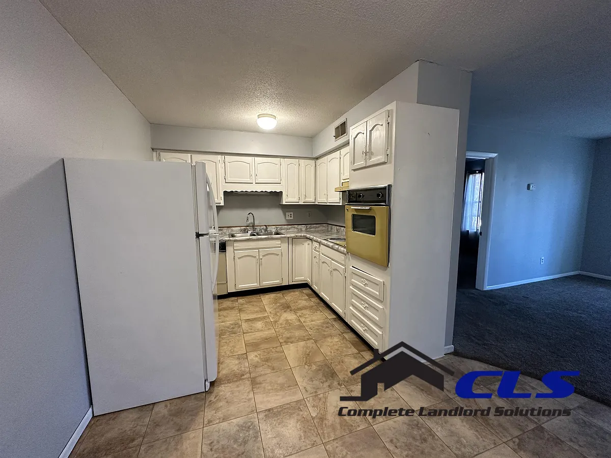 Building Photo - 626 E Curry Dr E #B