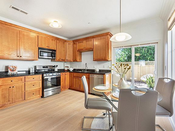 5th image of 489 Boynton Ave #1