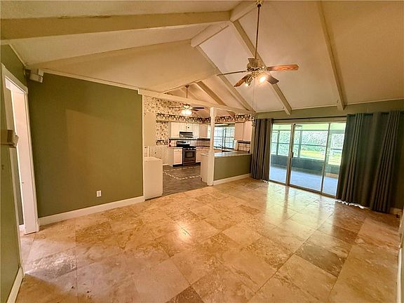 3rd image of 1522 Maplewood Dr