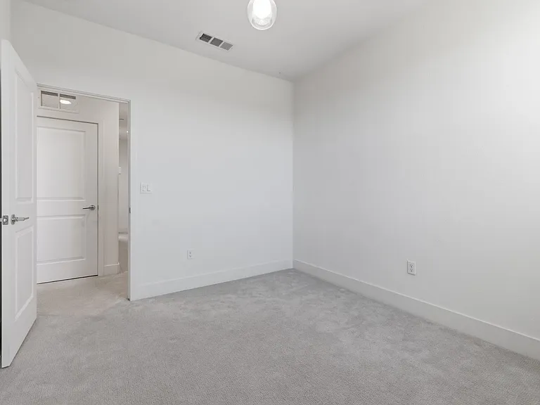 1580 Wright Ave — Photo 9