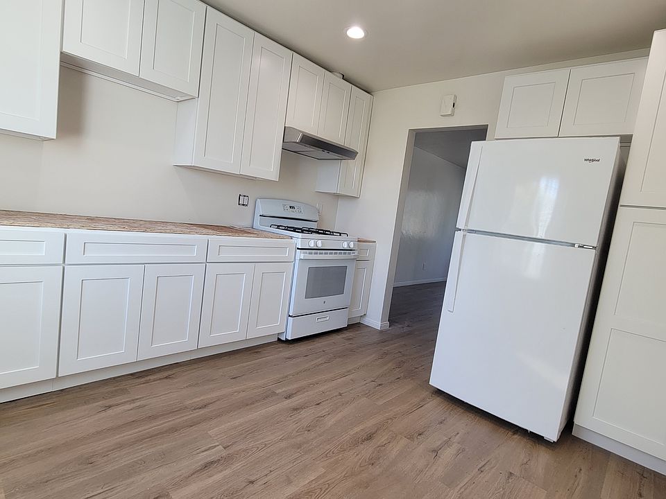 New kitchen in artic white, soft-close cabinet doors and drawers. Large pantry and lots of storage.
