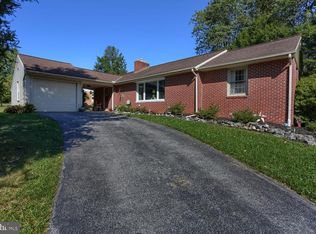 569 Oak Ridge Dr, Millersville, PA 17551