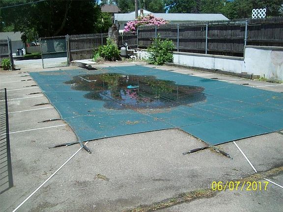 5th image of 180 Woodland Ave