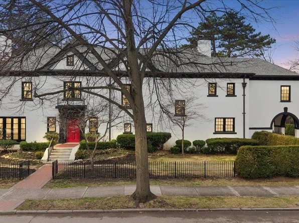 35 McKinley Pl, Grosse Pointe Farms, MI 48236