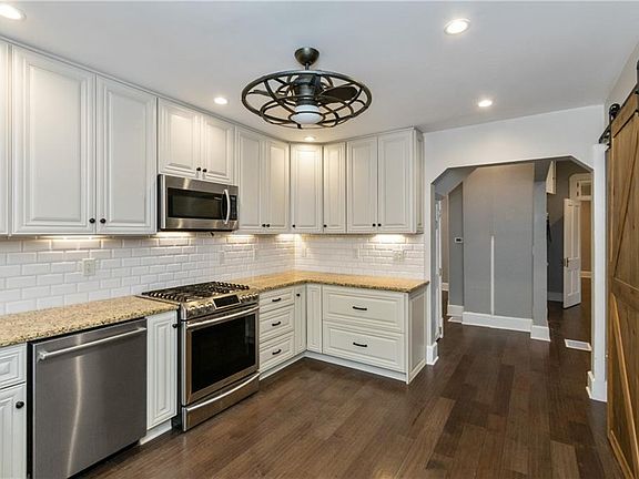 4th image of 105 W Tilden Dr