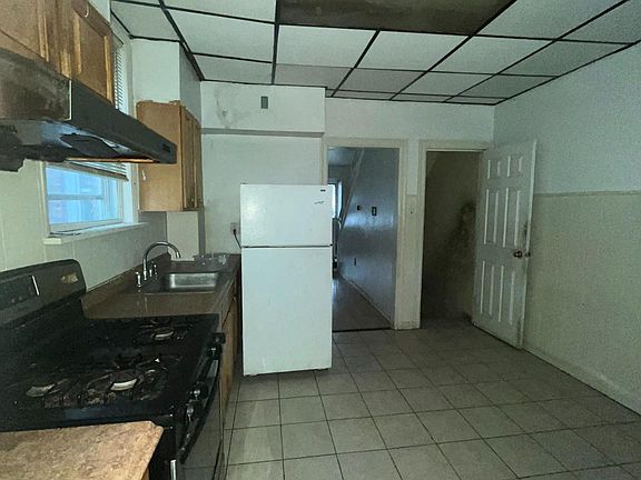 3rd image of 4757 Oakmont St