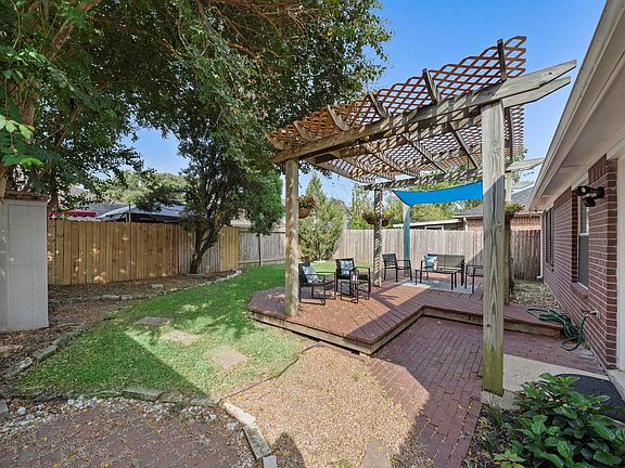 5th image of 18315 Beaverdell Dr