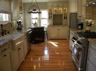 2056 Queensberry Rd, Pasadena, CA 91104