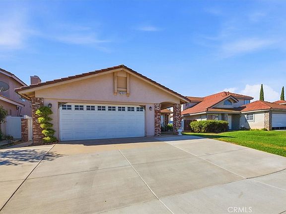 3rd image of 19981 Silvercrest Ln