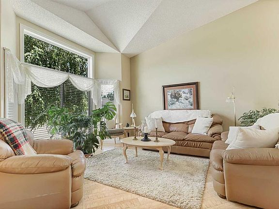 4th image of 82 NE Sherwood Blvd W