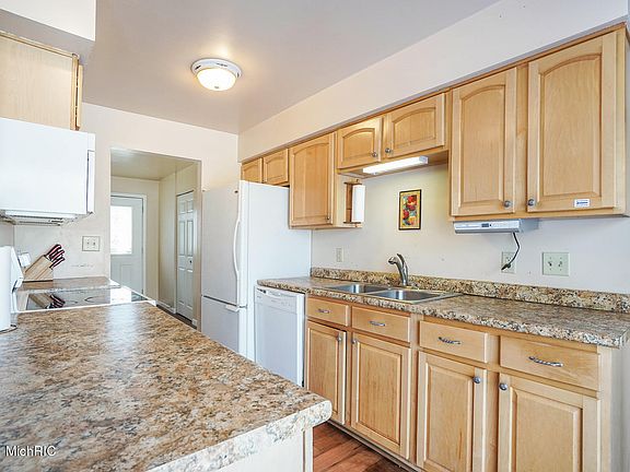 5th image of 989 Springwood Dr SE