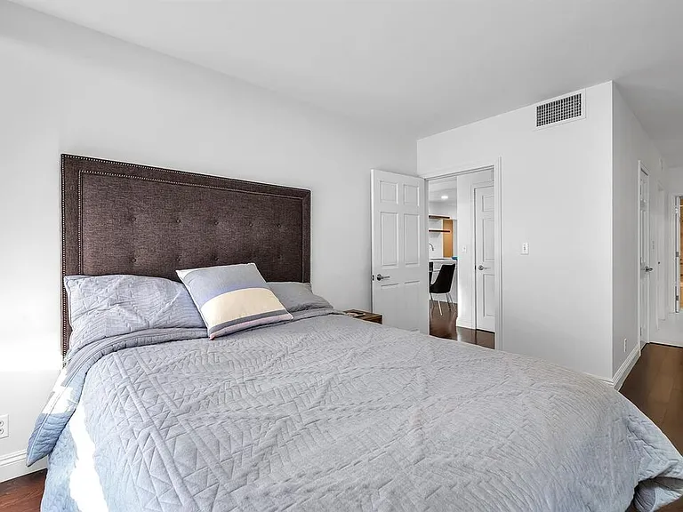 10724 Wilshire Blvd #809 — Photo 9