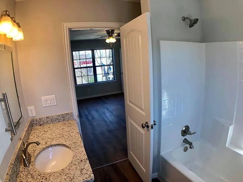 1536 N Broughton St — Photo 3