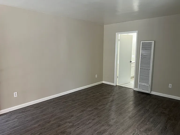 630 Junipero Ave #4 — Photo 8