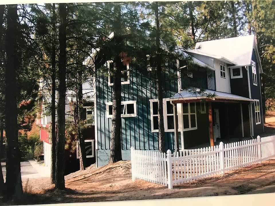 Main house w/ carriage behin