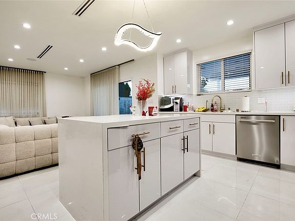5th image of 10263 Strathern St