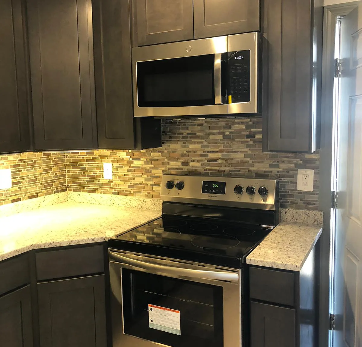 2 bed, 1.5 bath, 1200 sqft, $2,100 — Photo 3