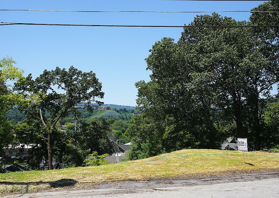 2nd image of 505 Woodland Ave