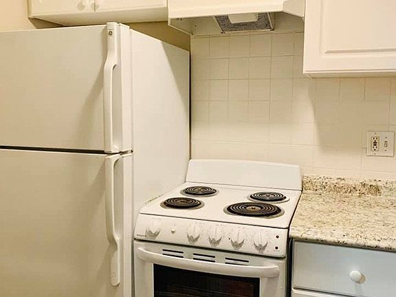 5th image of 1862-1870 Beacon St #3B1