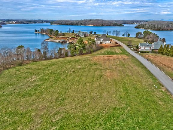 2nd image of 155 Amblecrest Dr Lot 879R