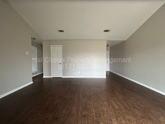 4th image of 4805 Fair Park Blvd