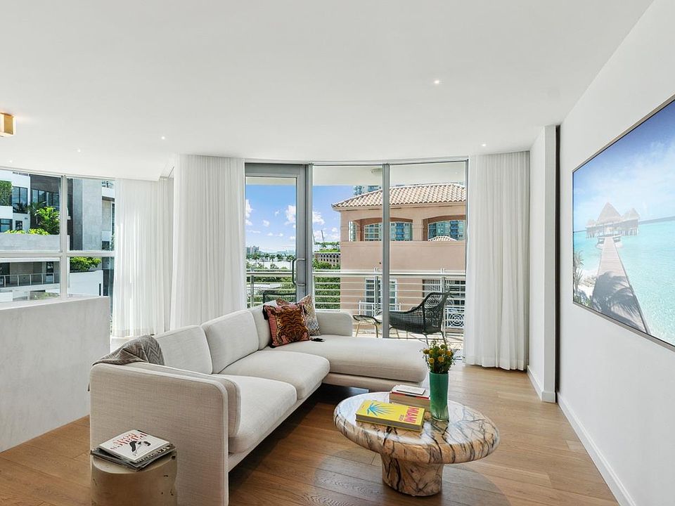 1st image of 110 Washington Ave #1100