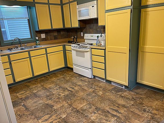 5th image of 534 Carrier St NE #1