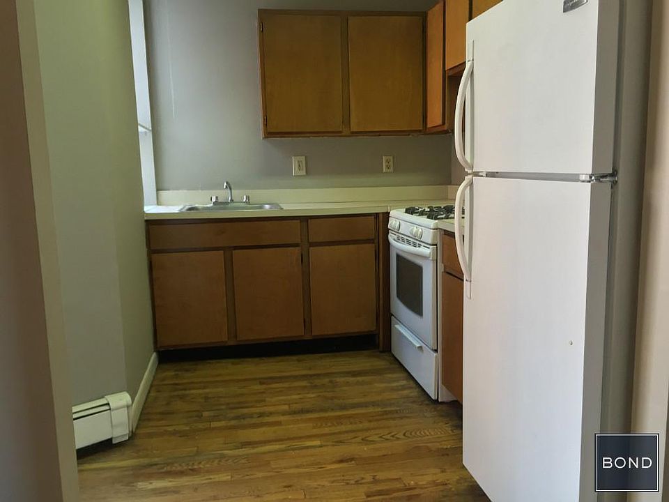 2nd image of 2006 Amsterdam Ave APT 4B