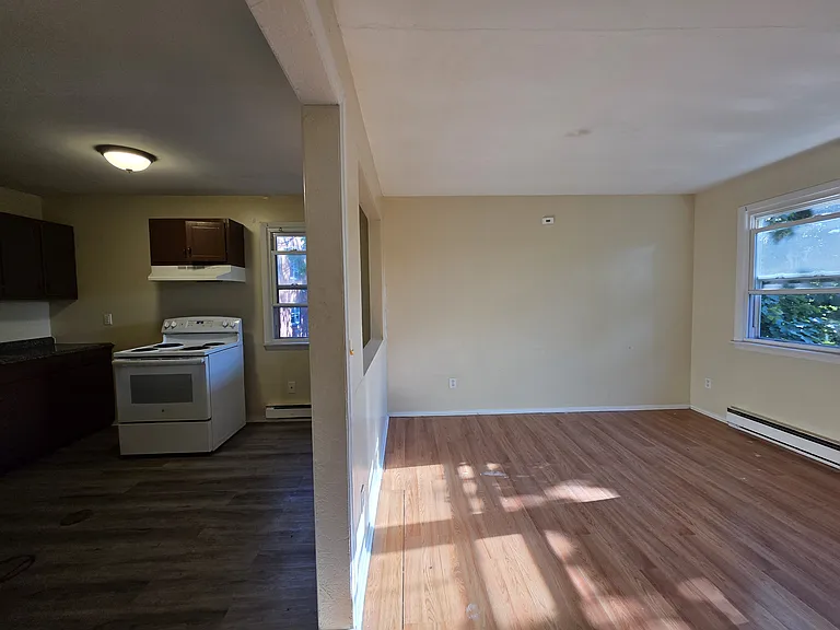 240 Sheffield Ave #B — Photo 5