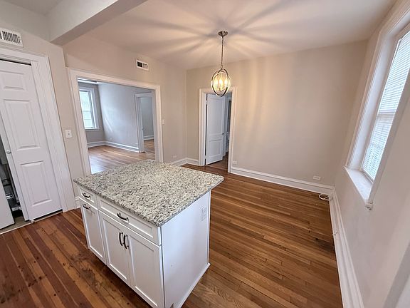 5th image of 905 Roseneath Rd APT 2