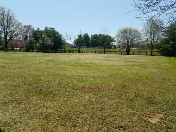 209 Helmsley Ln, Versailles, KY 40383