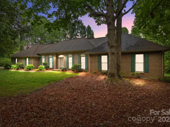 8368 Fairfield Forest Rd, Denver, NC 28037