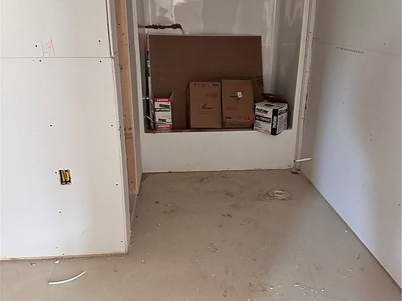 4th image of 1023 Willow Dr