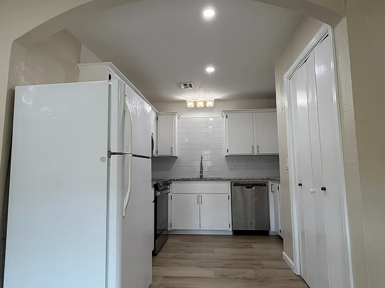 4209 Willowisp Dr — Photo 3