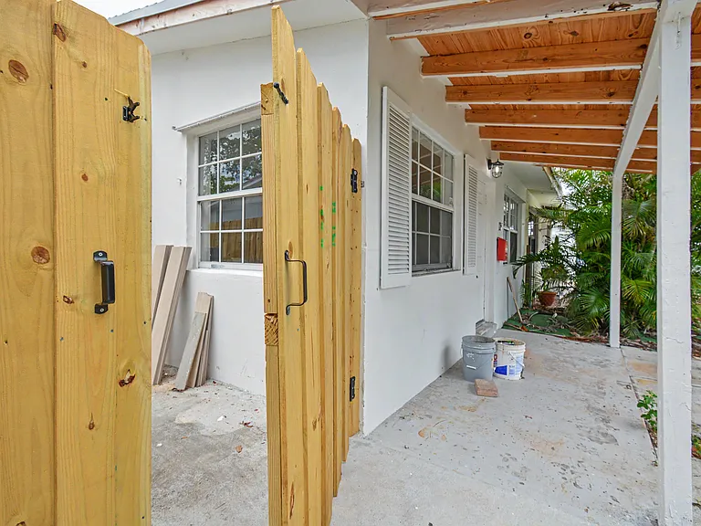 411B NE 57th Ct — Photo 11