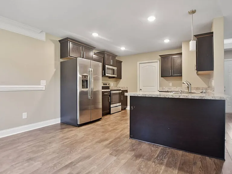 512 Sourwood Dr — Photo 7