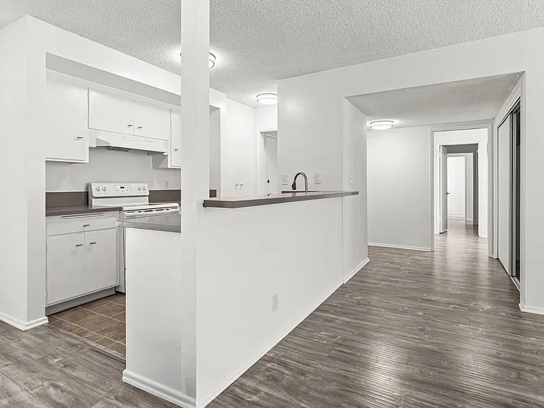 11946 Montana Ave #302 — Photo 9