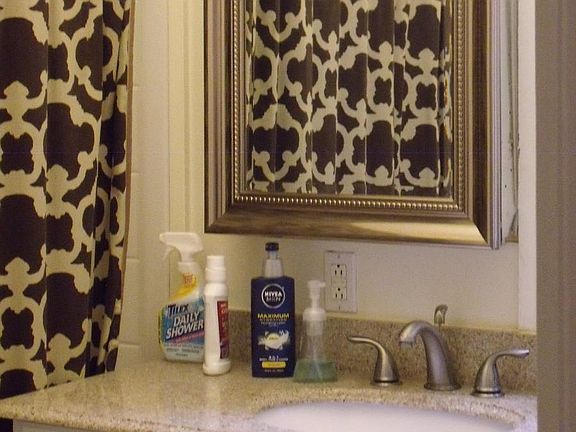 2nd image of 906 W Wrightwood Ave APT 3