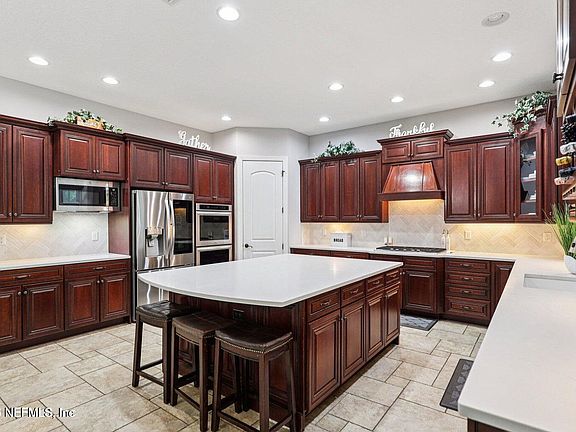 4th image of 252 BERMUDA GREENS Avenue