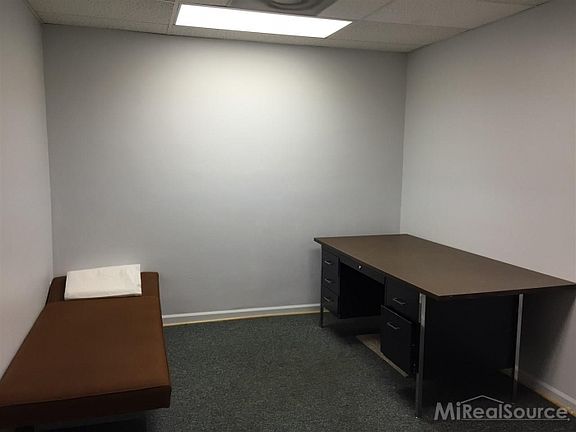 5th image of 18230 Mack Ave