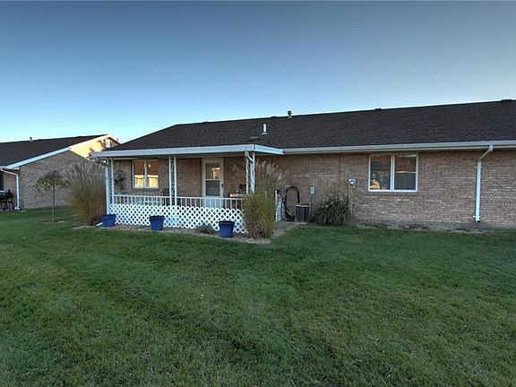 2nd image of 475 Samantha Cir