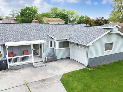3215 Mackin Rd, Flint, MI, 48504