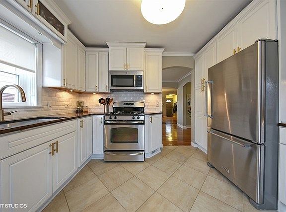 4th image of 609 S Brainard Ave
