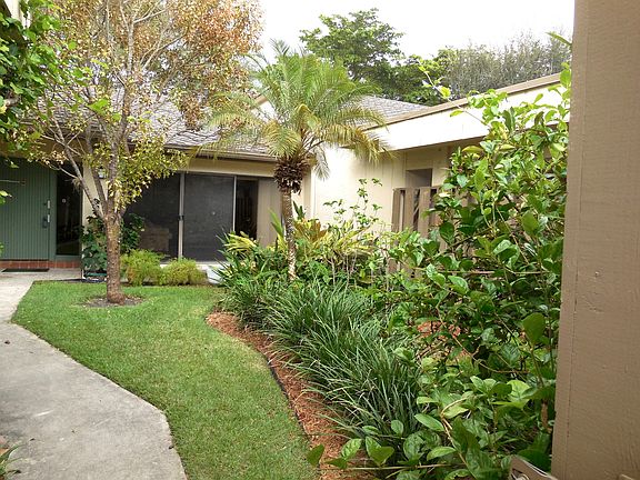 3rd image of 514 Deer Creek Wildwood Ln E