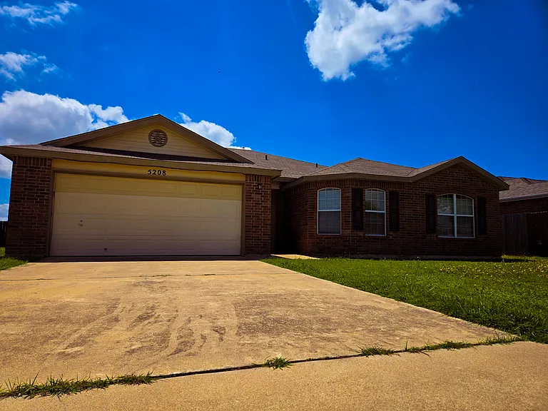 5208 Bridle Dr — Photo 2