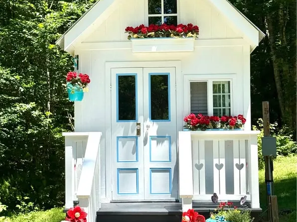 9594 Tusquittee Rd, Hayesville, NC 28904