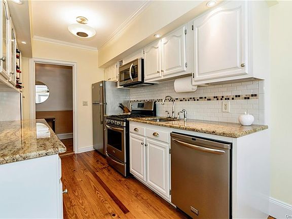 3rd image of 490 Bleeker Ave
