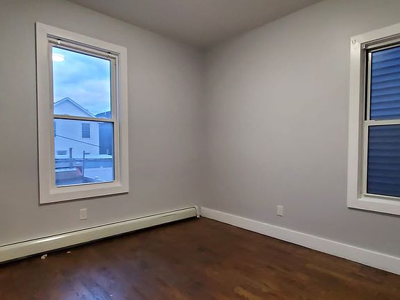 4th image of 112 Clendenny Ave #1E