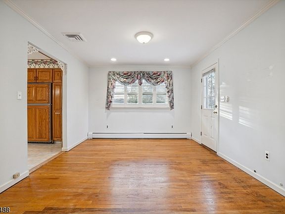 3rd image of 252 Ballentine Dr