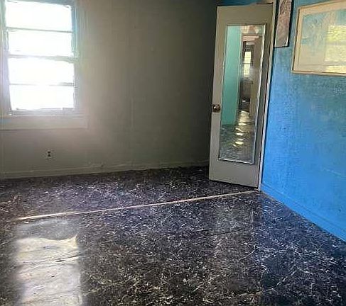 2nd image of 406 Wilson Ave SW